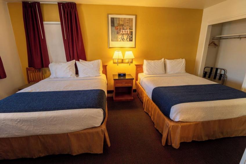 2 Queen Beds Non-Smoking