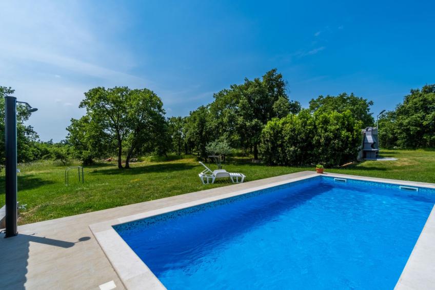 Schönes Haus mit großer grüner Umgebung, Pool - foto 25