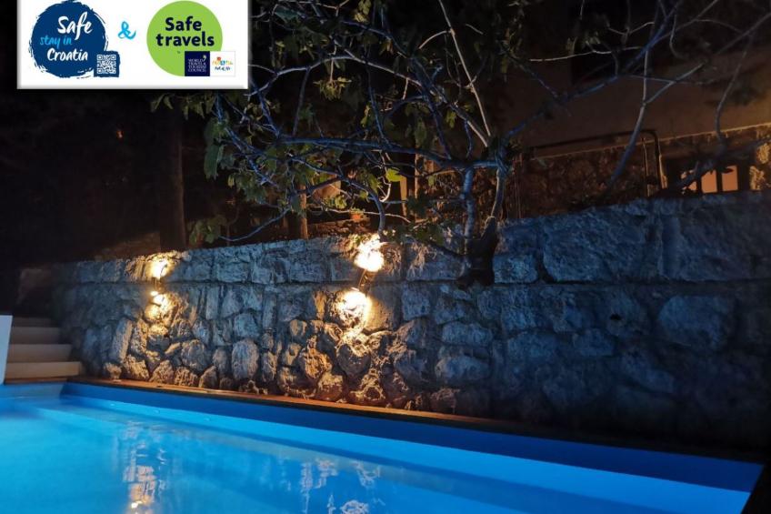 mit Pool in Lukovo Sugarje - foto 29