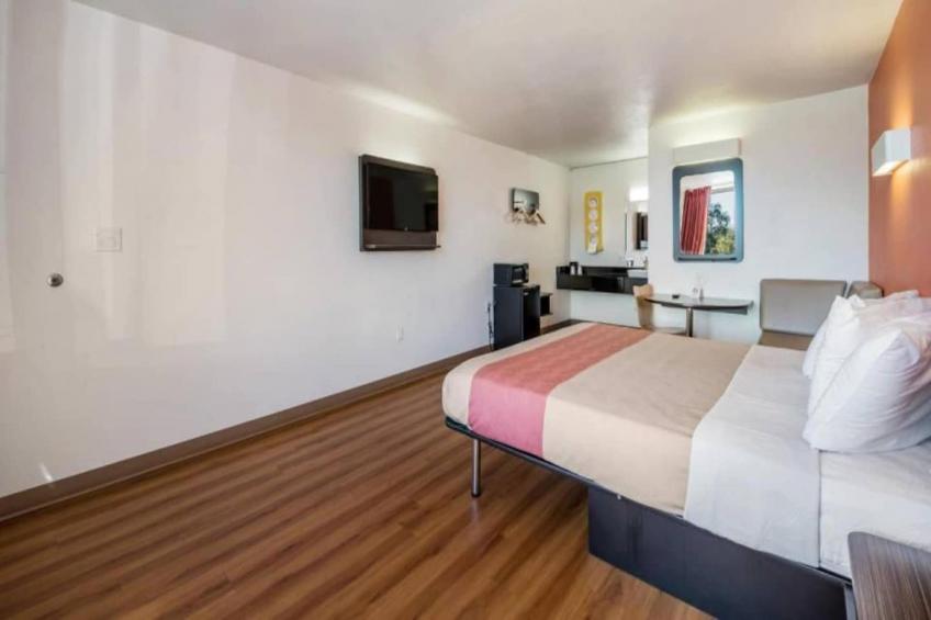 2 Queen Beds  Non-Smoking Micfridge - foto 2