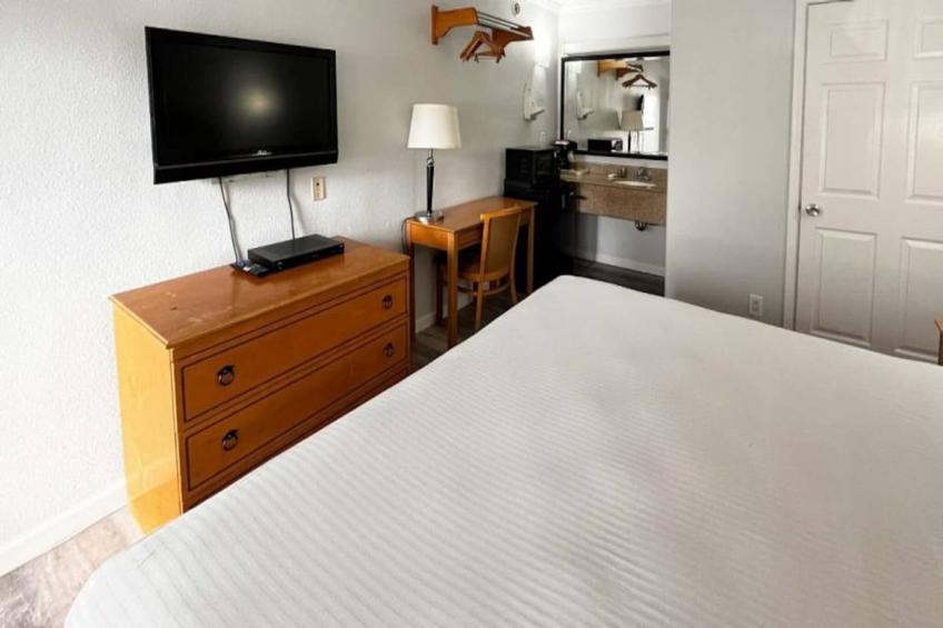 1 King Bed  Non-Smoking - foto 5