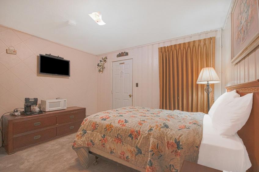 Queen Bed Non-Smoking - foto 16