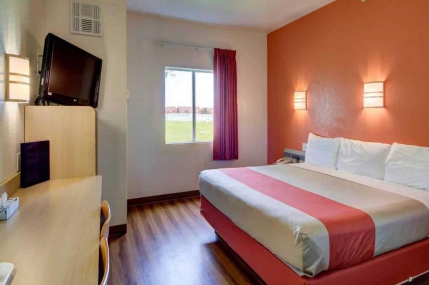 1 King Bed  Smoking - foto 3