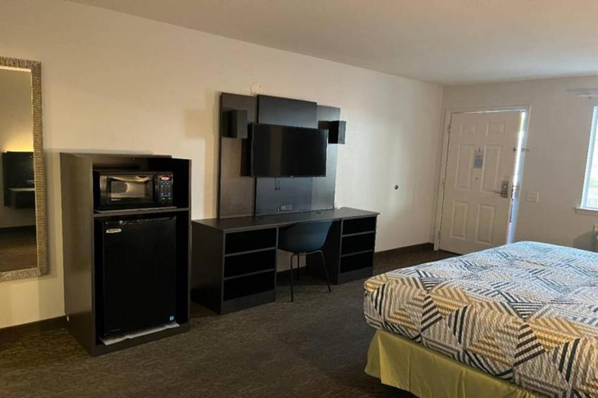 1 King Bed  Non-Smoking Micfridge - foto 18
