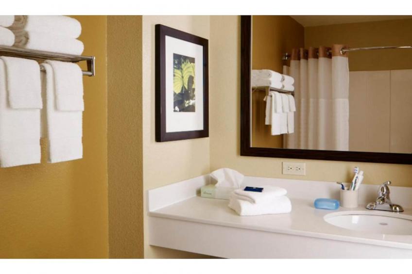 1 Queen Bed  Non-Smoking Kitchen - foto 13