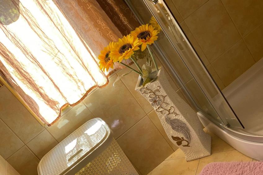 Wohnung in einer engen und ruhigen Anlage - foto 2