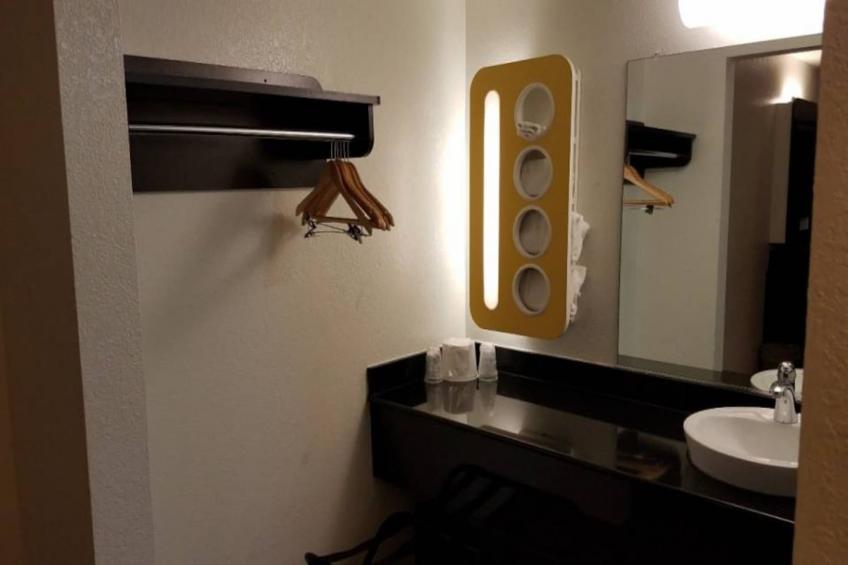 1 King Bed  Non-Smoking Kitchen - foto 23