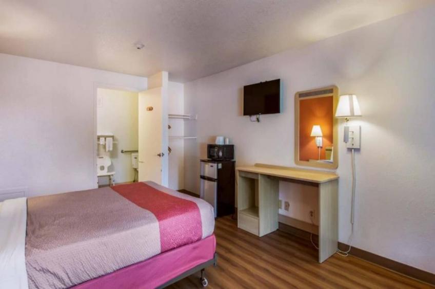 1 Queen Bed  Smoking - foto 5
