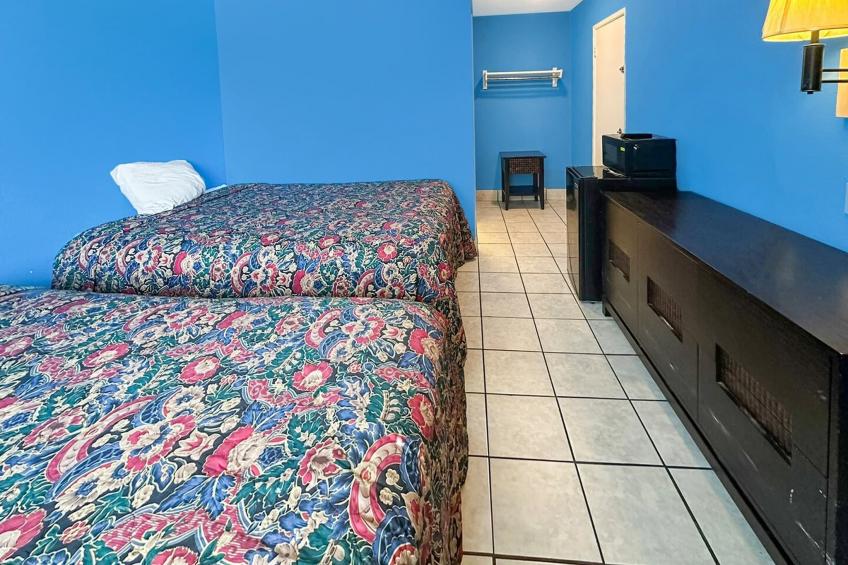 US_ALB001_2 Queen Bed Smoking - foto 15
