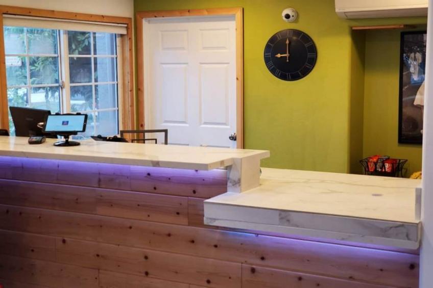 1 Queen Bed  Mobil Access Tub Nsmk Kitchen - foto 5