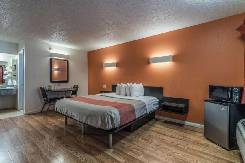 1 King Bed  Non-Smoking - foto 5