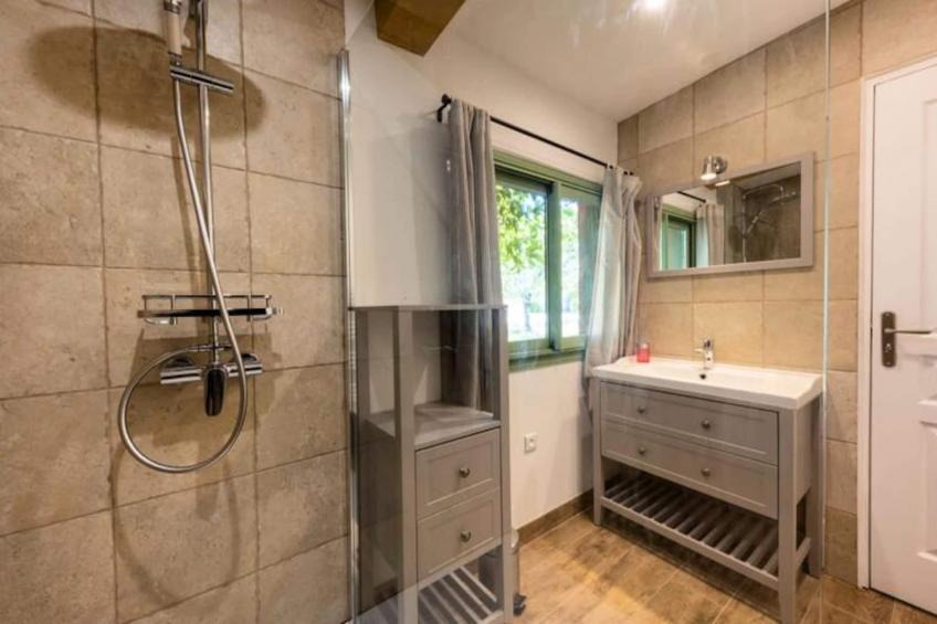 06bv2 : Joli Cottage Au Calme Avec Piscine - foto 27