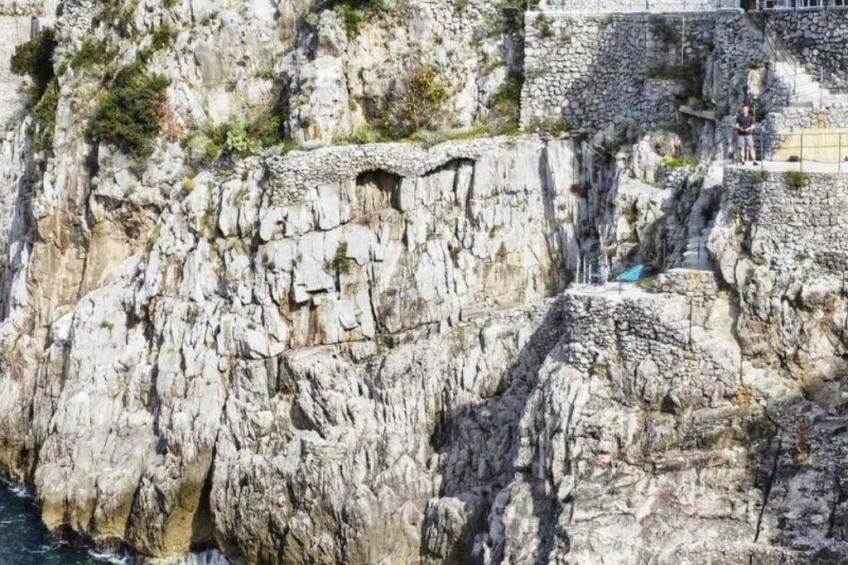 Villa auf einer natürlichen Klippe mit Blick auf das Meer, nur wenige Schritte - foto 29