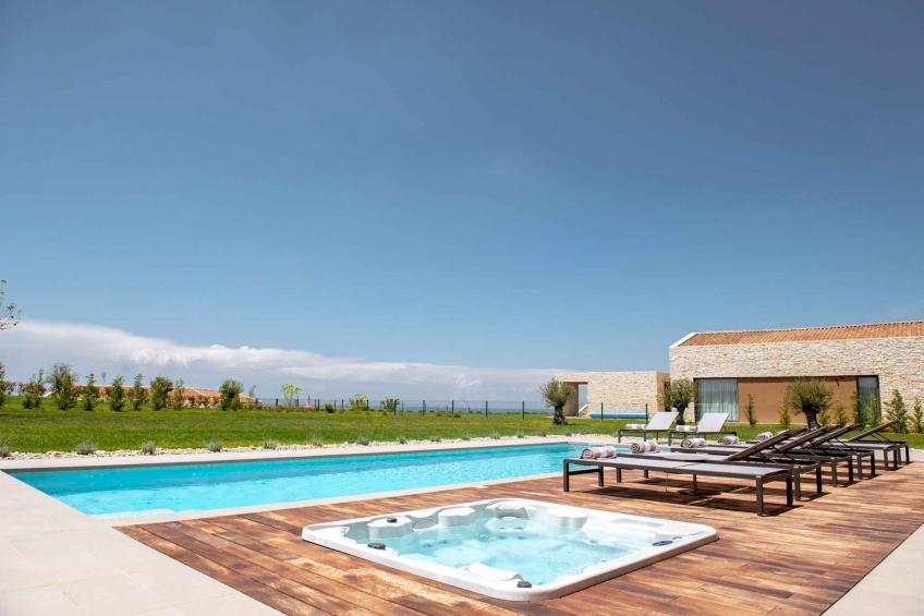 Villa avec piscine, jacuzzi et sauna - BF-MFXNG