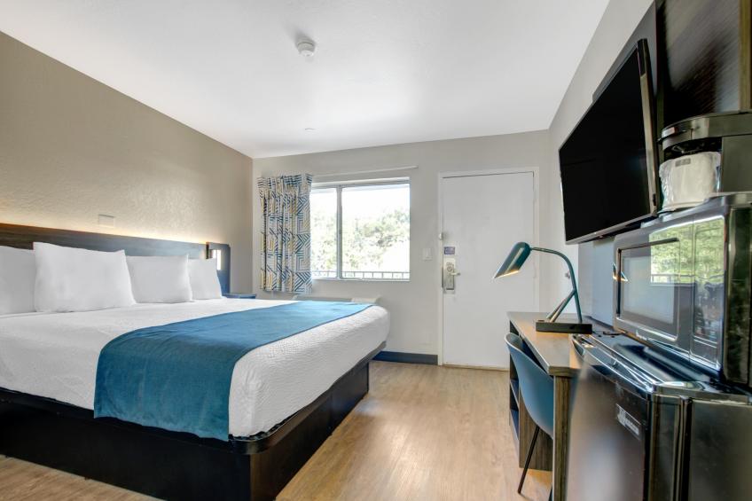 1 King Bed  Premium Micfridge - foto 9