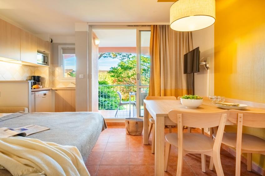 P&V Premium les Rives de Cannes Mandelieu Studio 4 people - 1 sleeping alcove - Terrace or balcony - Renovated