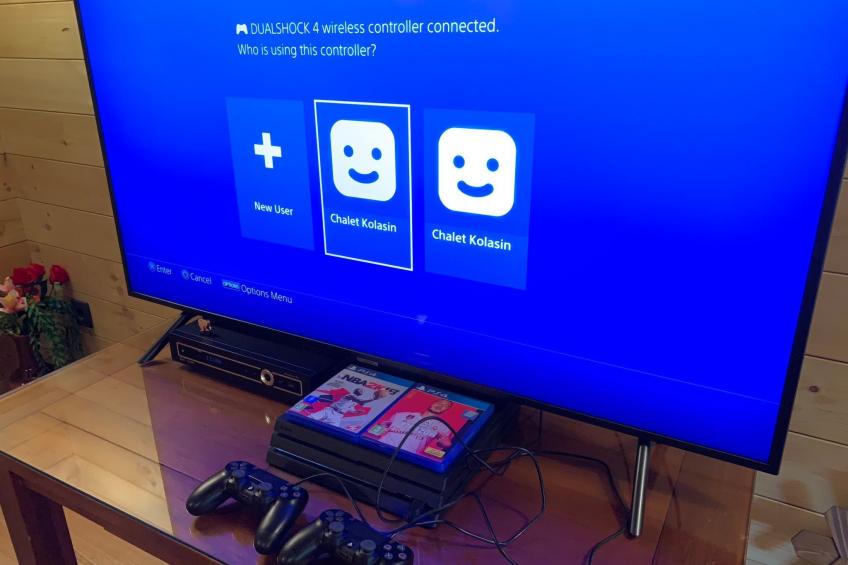 Die Ski-Suite hat ein Schlafzimmer und ein kleines Wohnzimmer ohne Küche. - foto 35