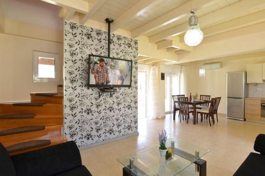 Haus in Kolympia mit Parkplatz und Bergblick - foto 29