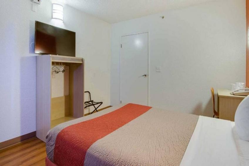1 Queen Bed  Micfridge - foto 19