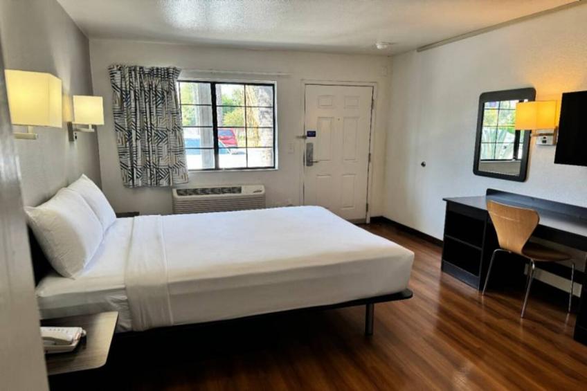 1 QUEEN BED - foto 18