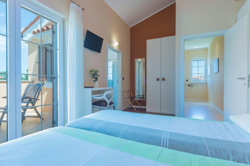 in Pomer mit privatem beheizten Pool und Meerblick - foto 9