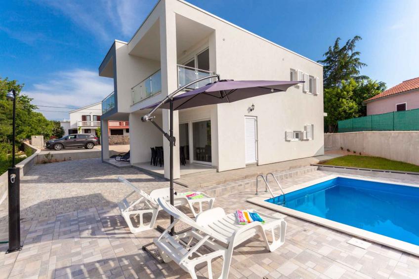 Holiday home with private pool - BF-2ZFPX