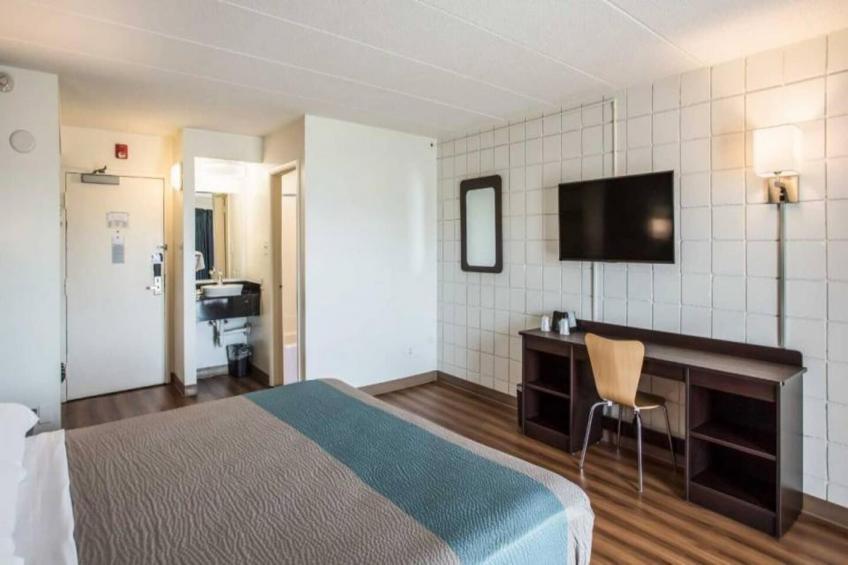 1 King Bed  Non-Smoking - foto 6