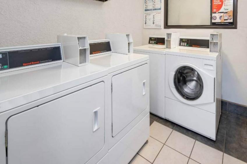 2 Full Beds  ADA/RI Shower/Mini Fridge - foto 27