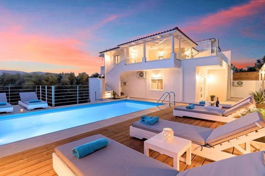 Villa "Etoile Villa" mit Blick auf das Wasser