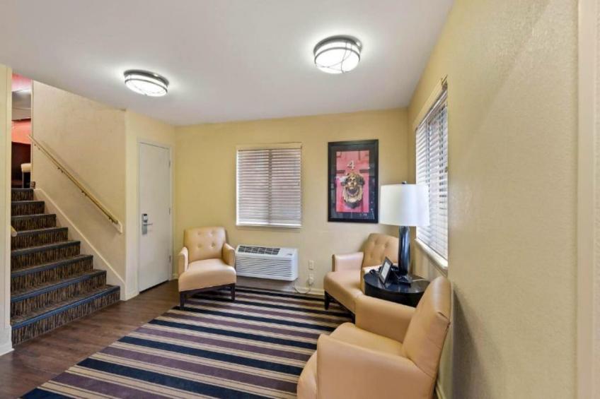 2 Queen Beds | Non-Smoking, Micfridge - foto 33