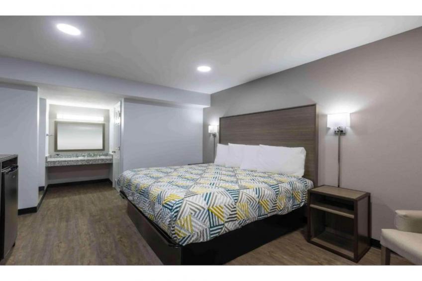 1 King Bed  Non-Smoking Micfridge - foto 28