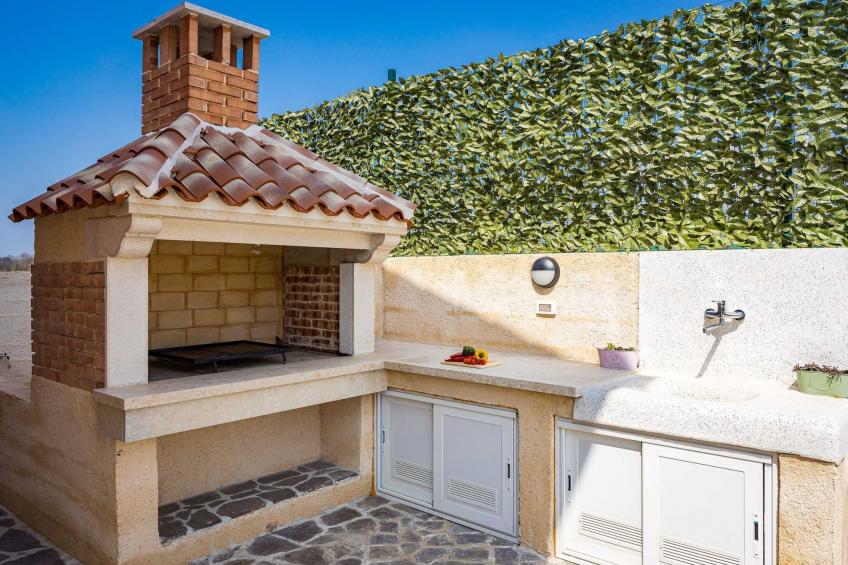 Villa Nur Amela with Pool, Jacuzzi, Darts - foto 38