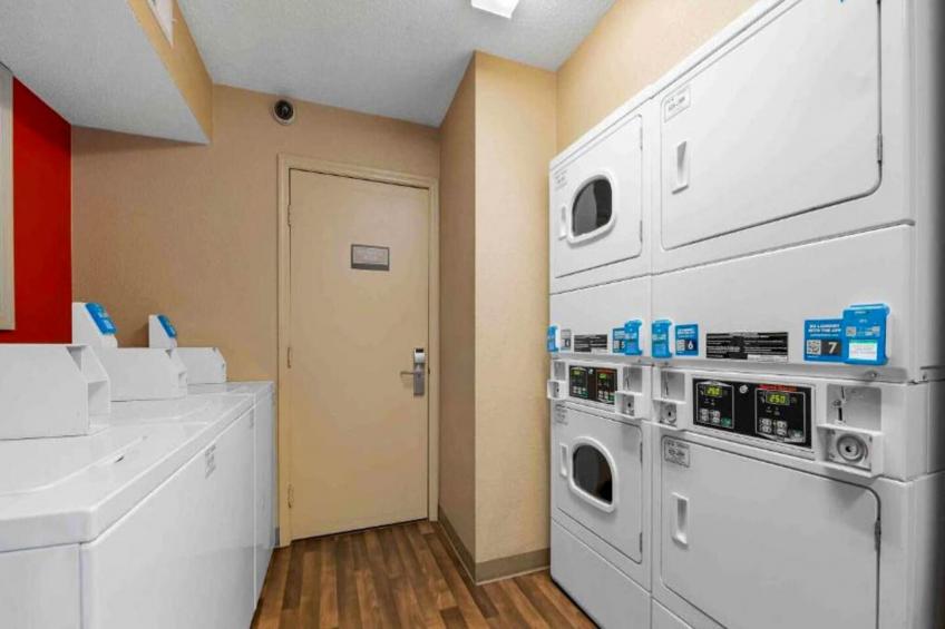 1 Queen Bed  Non-Smoking Kitchen - foto 32
