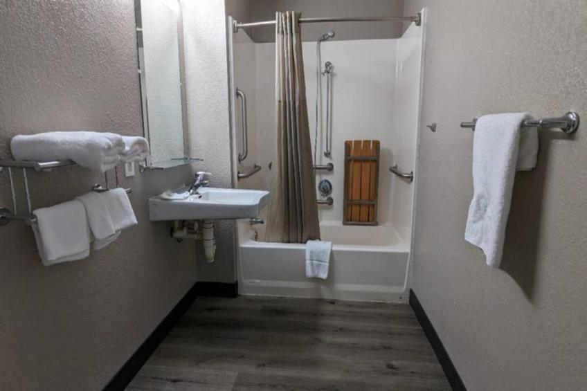 2 Full Beds  ADA/Tub - foto 15
