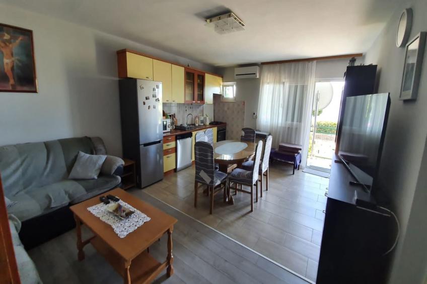 Spacious Apartment Steps from the Beach, with Private Terrace and Grill - Three Bedroom Apartment - foto 3