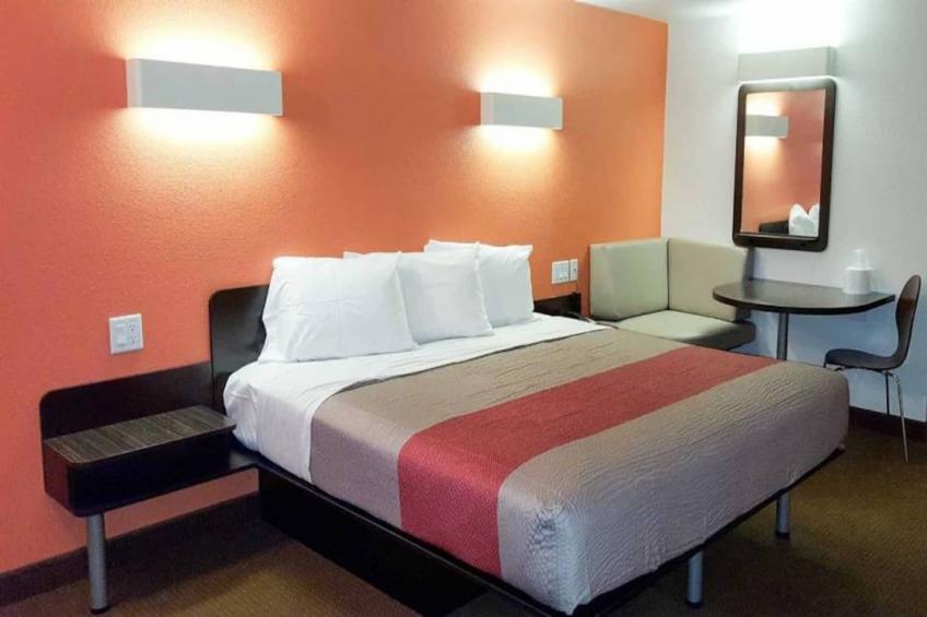 1 King Bed  Mobility Accessible Tub Nsmk - foto 8