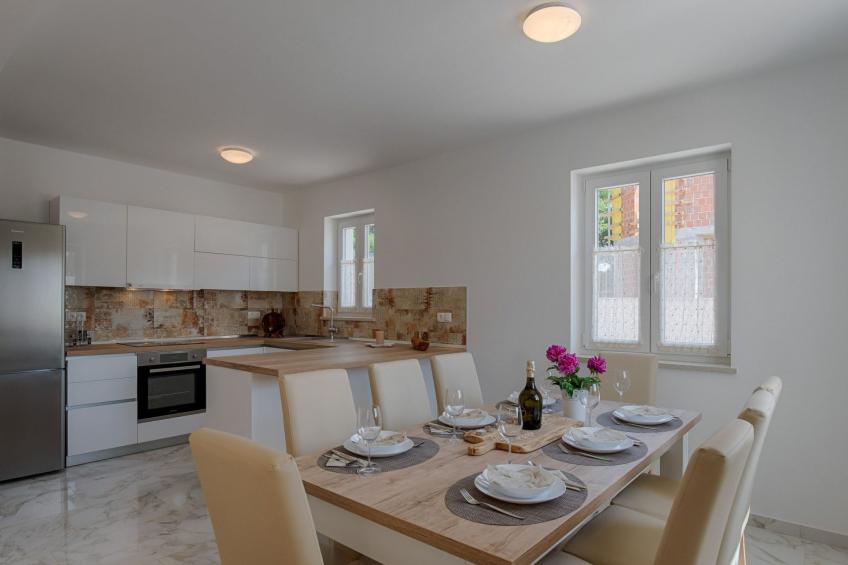 Haus in Pinezići mit privatem Pool - foto 24