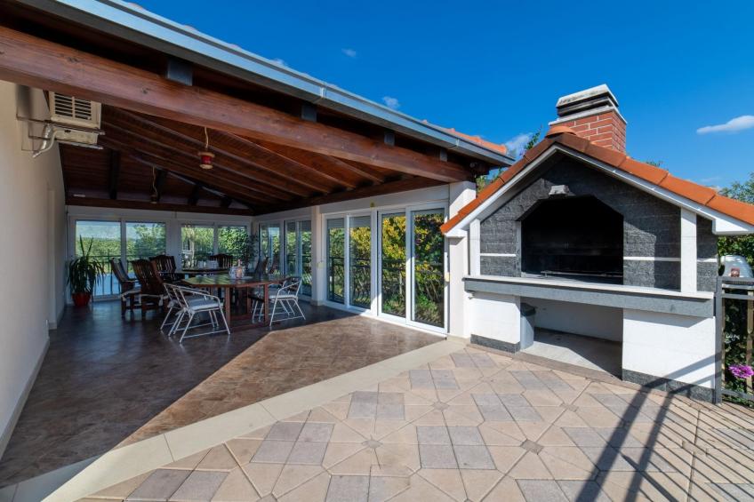 Spacious Holiday Home with Pool and Hot Tub in Kastel Stari - Four Bedroom Holiday Home with Pool - foto 29