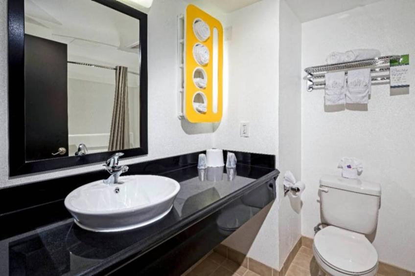 1 King Bed  Mobil Access Tub Nsmk Micfridg - foto 18