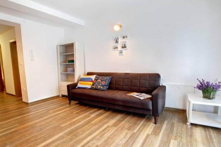 Stylish Retreat with BBQ and Modern Amenities near Terme - Three Bedroom Apartment