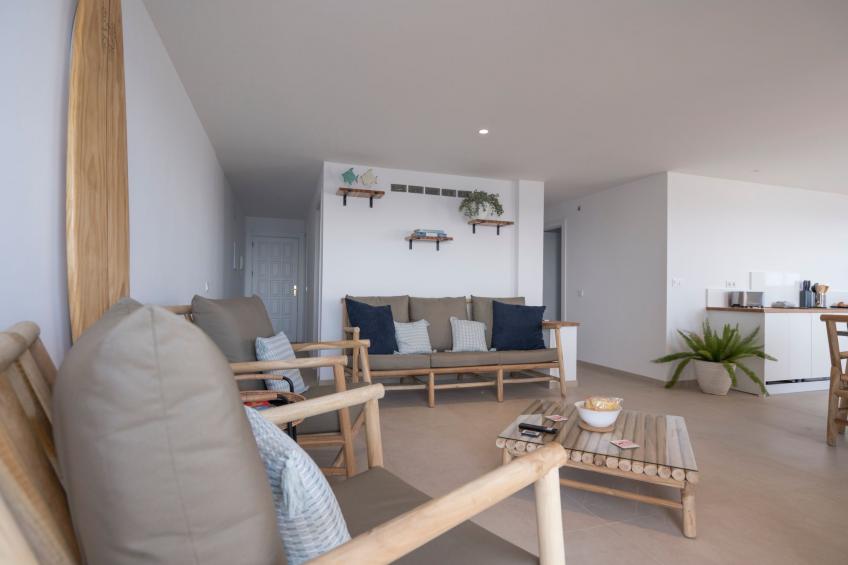 Helle Wohnung mit atemberaubender Aussicht auf das Meer und den Strand - foto 14