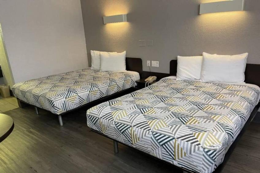 2 Queen Beds  Smoking - foto 8