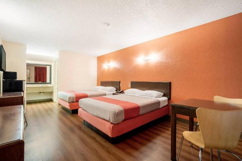 2 Queen Beds  Non-Smoking Micfridge - foto 17