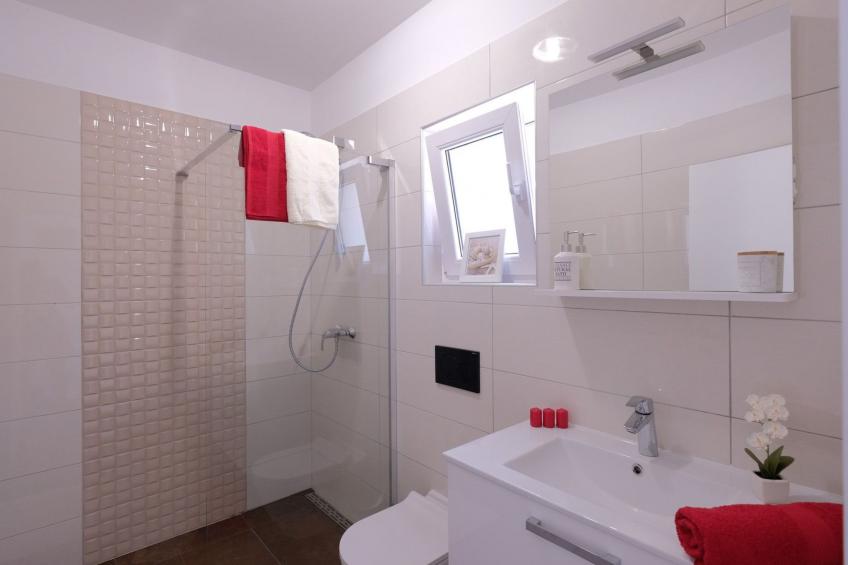 Newly built (2018), fully detached holiday villa with a private swimming pool - foto 37