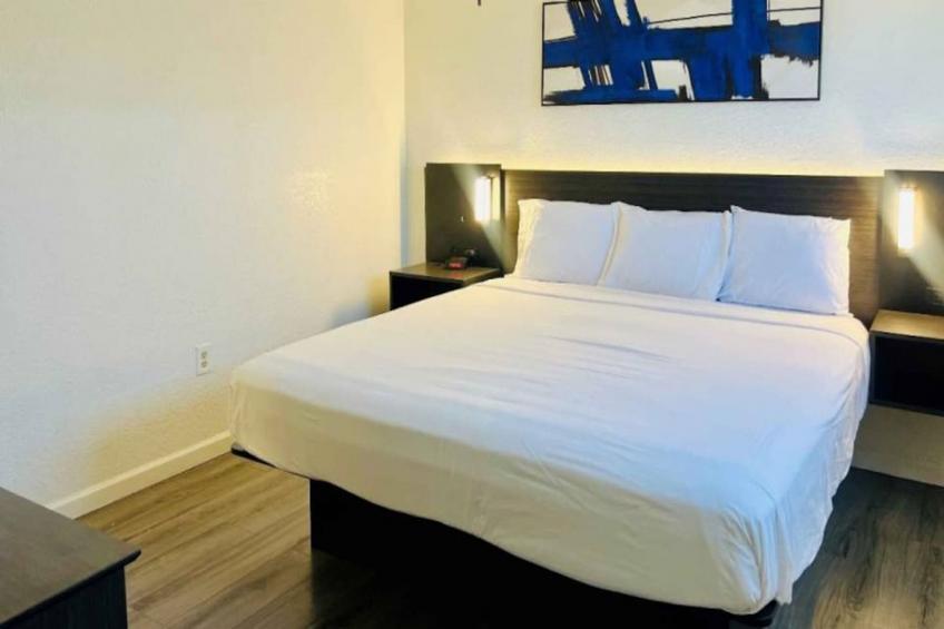 1 Queen Bed  Suite Non-Smoking Kitchen - foto 8