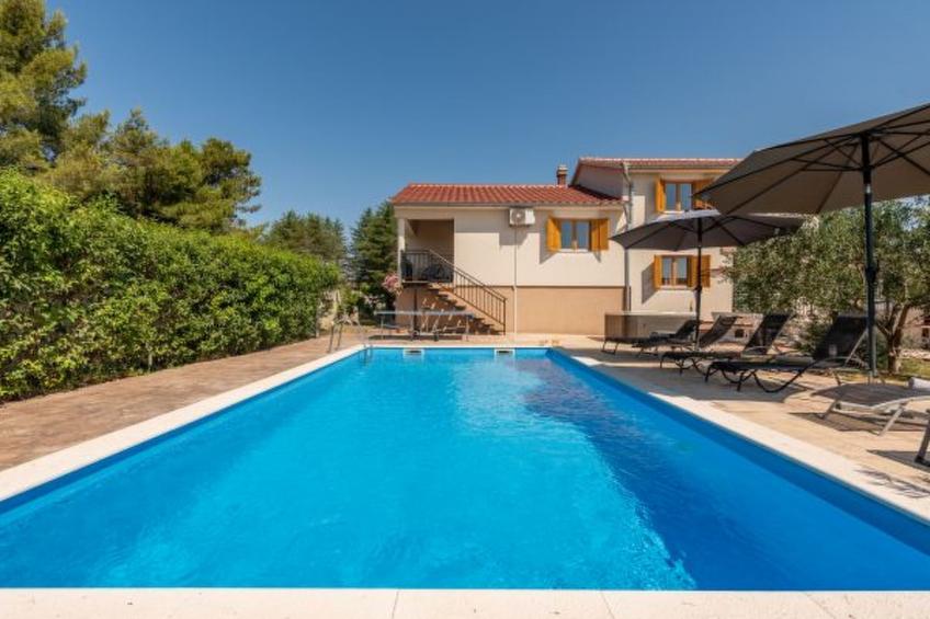 Holiday house Tina with jacuzzi and pool - foto 49