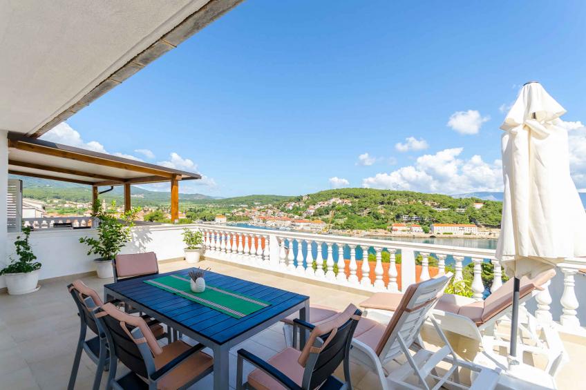 Ferienwohnung mit Klimaanlage, Terrasse und Meerblick in Jelsa - BF-T6D97 - foto 2