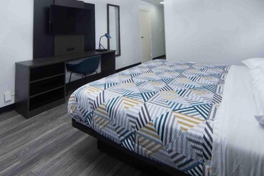 1 King Bed  Smoking - foto 2
