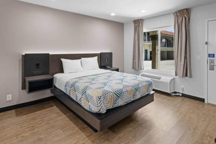 1 King Bed  Non-Smoking Micfridge - foto 33