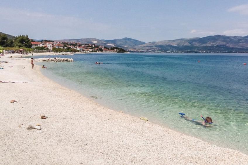 Cozy Beachfront Holiday Home Slatine - Five Bedroom Holiday Home with Terrace and Sea View - foto 16